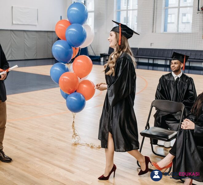 Gelar Sarjana Ilmu Komunikasi & Prospeknya